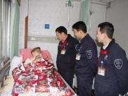 中航工业成飞王广亚总经理一行莅临我院慰问住院病人