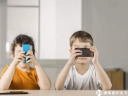 【科普】孩子总看手机平板？小心影响生长发育！
