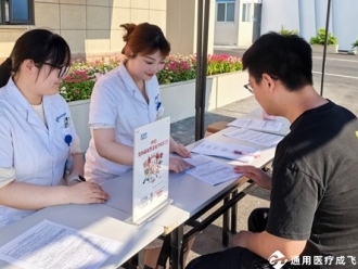 【医保基金共参与，守好群众“救命钱”】成飞医院开展“医保政策宣传”义诊活动